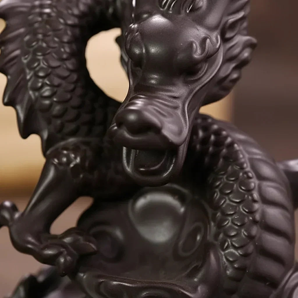 detail sculpture bruleur encens dragon